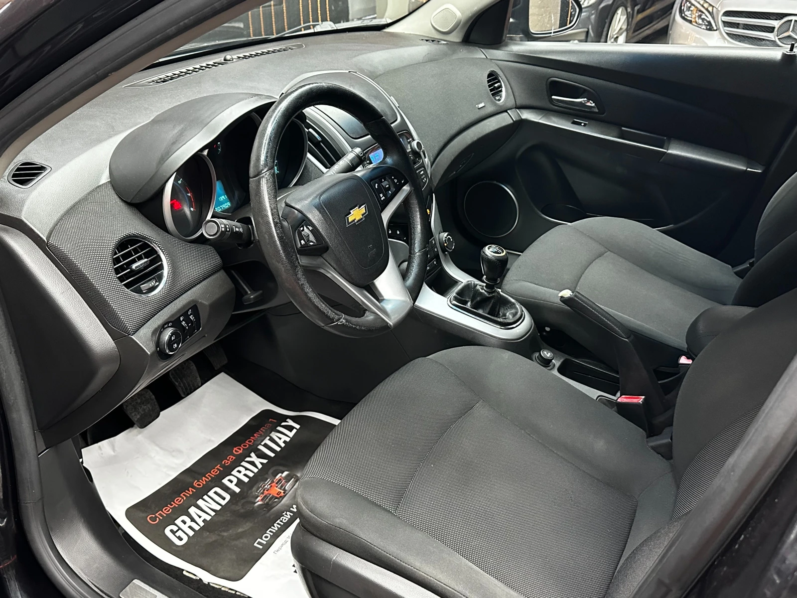 Chevrolet Cruze 1.6i 124 к.с., снимка 10 - Автомобили и джипове - 55568387
