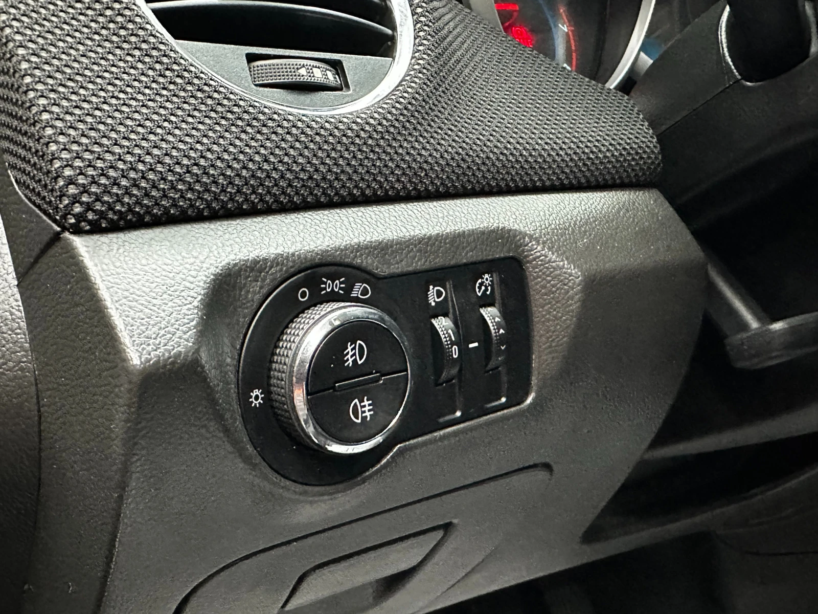 Chevrolet Cruze 1.6i 124 к.с., снимка 14 - Автомобили и джипове - 55568387