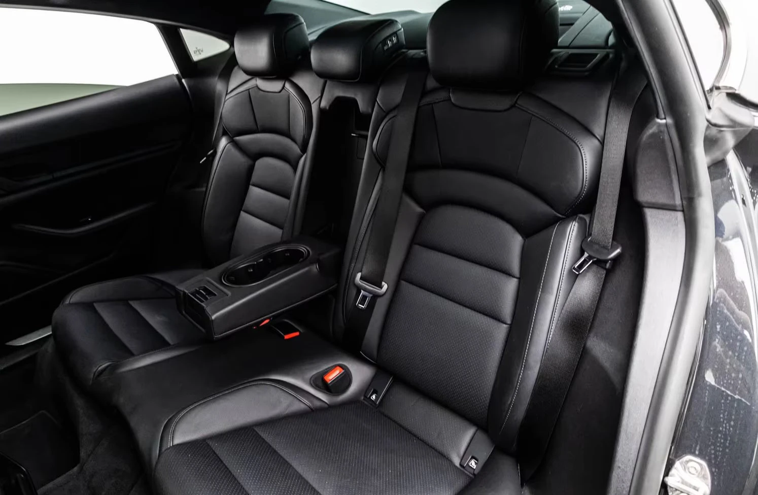 Porsche Taycan 4S/571HP/PLUS/ACC/HUD/PANO/360/KLESS/842z, снимка 14 - Автомобили и джипове - 55804172