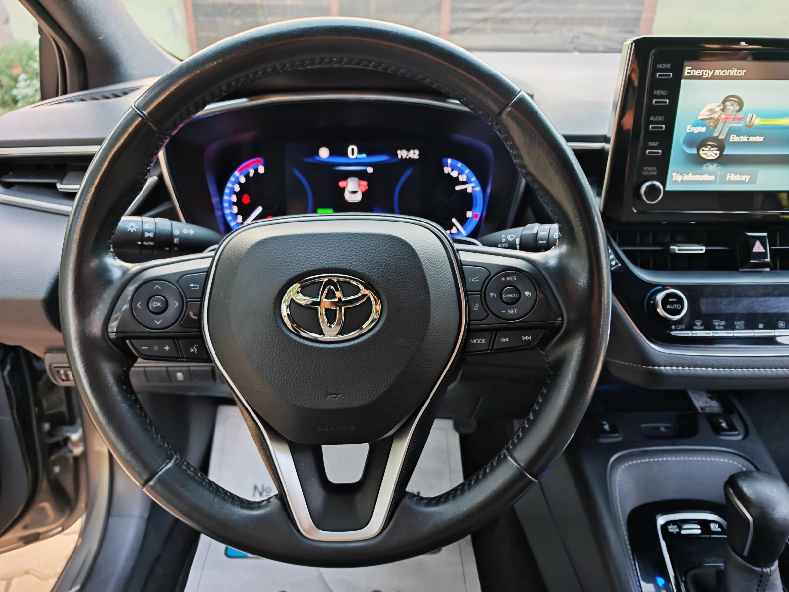 Toyota Corolla --2.0 HYBRIDE--BI TONE-КОЖА-ANDROIA AUTO-CAR PLAY, снимка 12 - Автомобили и джипове - 55853161