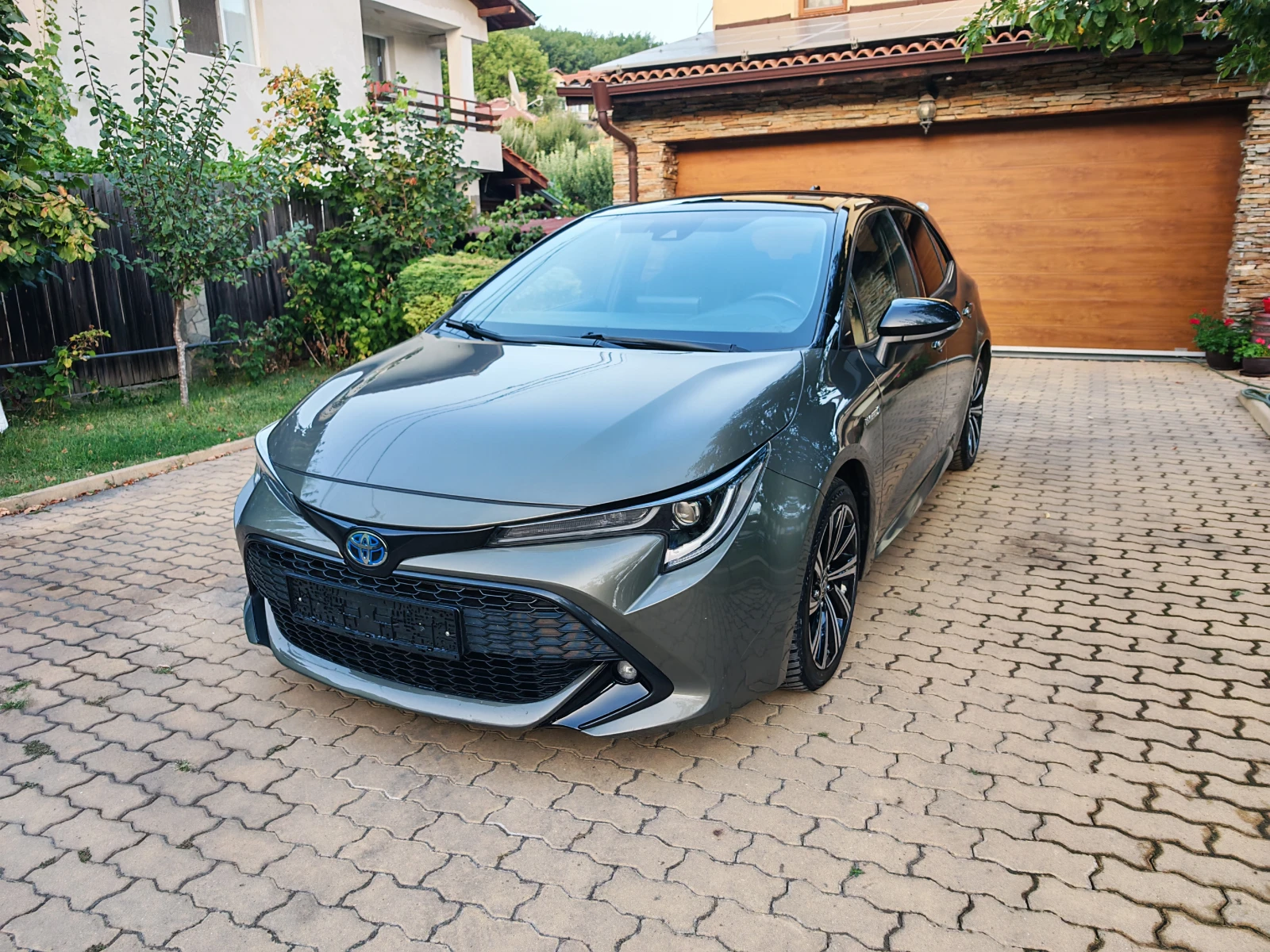 Toyota Corolla --2.0 HYBRIDE--BI TONE-КОЖА-ANDROIA AUTO-CAR PLAY