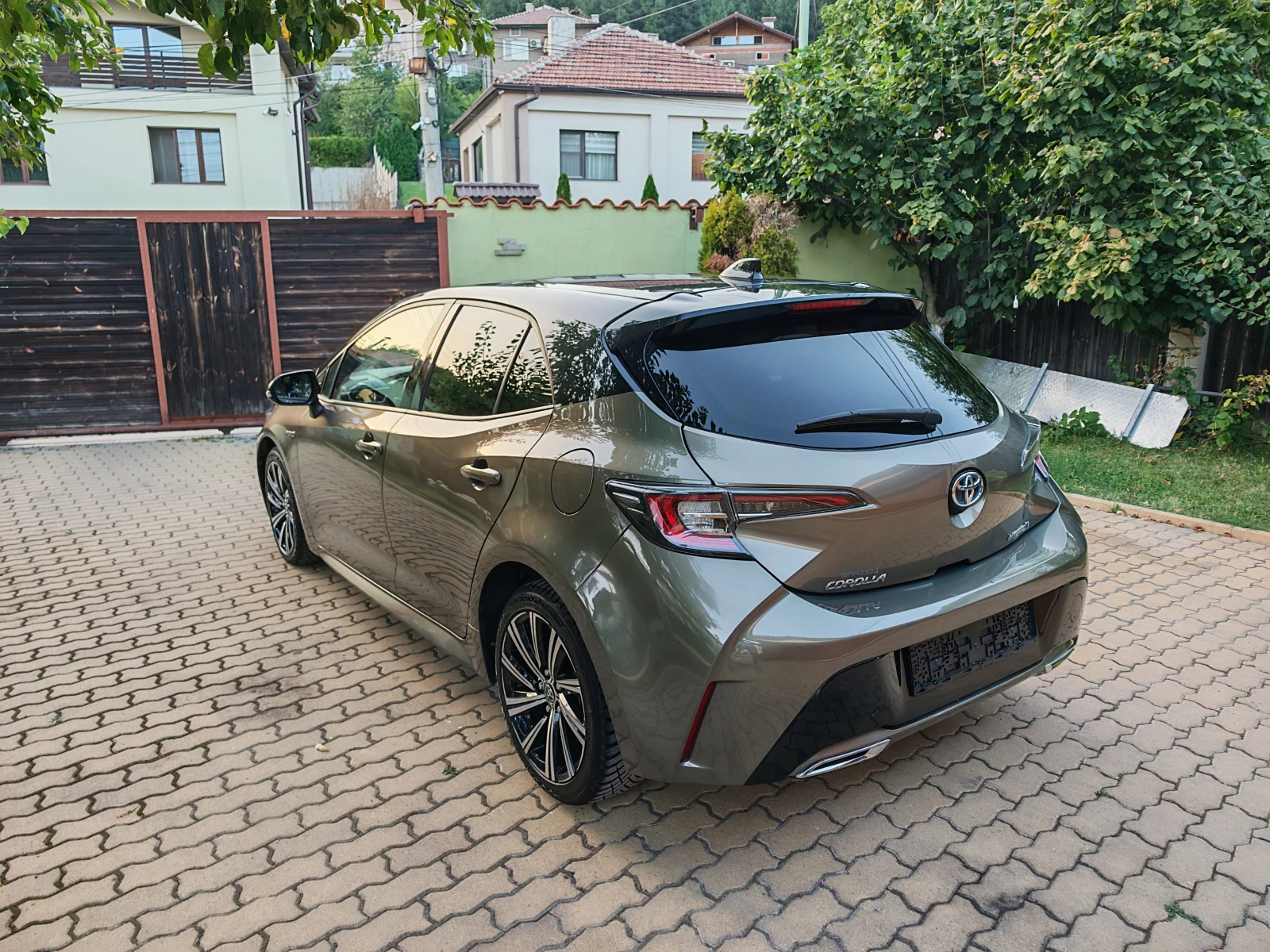 Toyota Corolla --2.0 HYBRIDE--BI TONE-КОЖА-ANDROIA AUTO-CAR PLAY, снимка 6 - Автомобили и джипове - 55853161