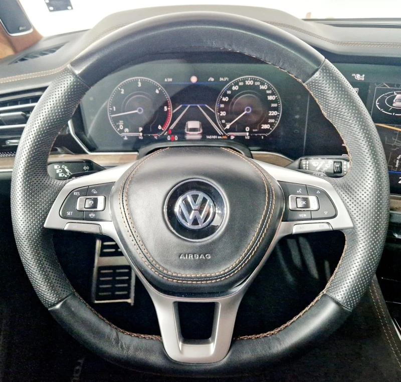 VW Touareg V8 TDI R line панорама памет Distronic въздух, снимка 9 - Автомобили и джипове - 46305132