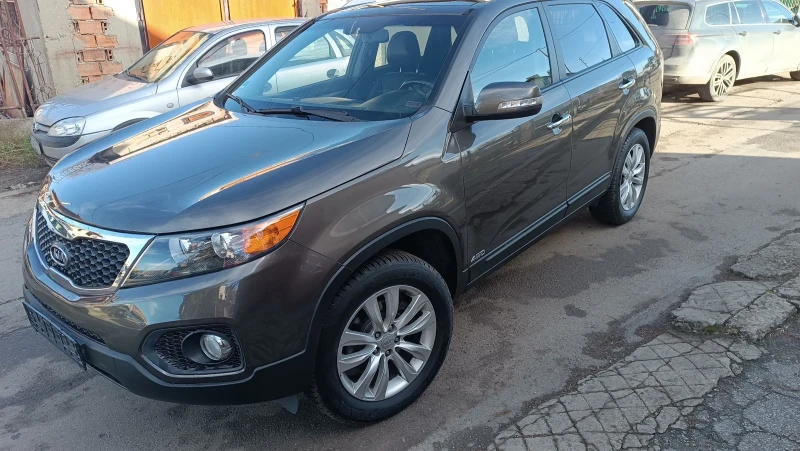 Kia Sorento 2.4 перфектен 4х4.Серв.история, снимка 3 - Автомобили и джипове - 48828478