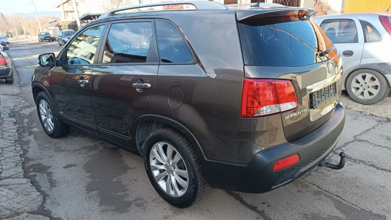 Kia Sorento 2.4 перфектен 4х4.Серв.история, снимка 4 - Автомобили и джипове - 48828478