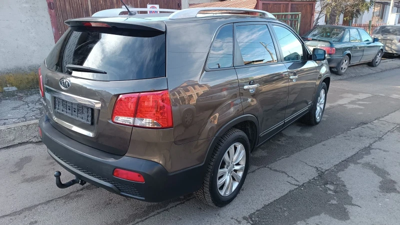 Kia Sorento 2.4 перфектен 4х4.Серв.история, снимка 2 - Автомобили и джипове - 48828478