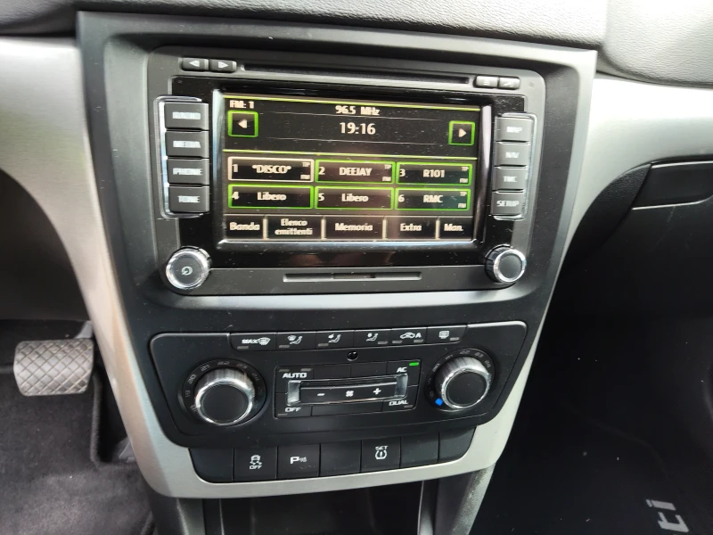 Skoda Yeti 1, 2i 105ps DSG NAVI, снимка 7 - Автомобили и джипове - 51595914