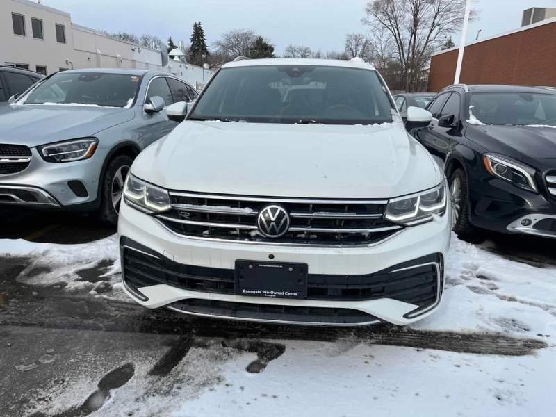 VW Tiguan Highline R Line| PANO | ОБДУХВАНЕ| ПОДГРЕВИ | AWD, снимка 3 - Автомобили и джипове - 53451716