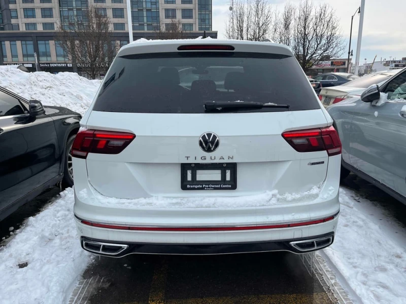 VW Tiguan Highline R Line| PANO | ОБДУХВАНЕ| ПОДГРЕВИ | AWD, снимка 5 - Автомобили и джипове - 53451716