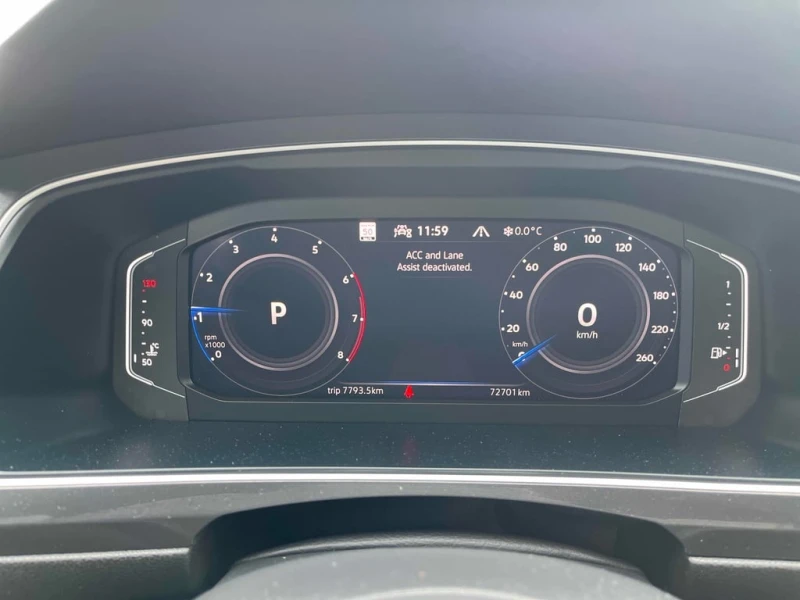 VW Tiguan Highline R Line| PANO | ОБДУХВАНЕ| ПОДГРЕВИ | AWD, снимка 7 - Автомобили и джипове - 53451716