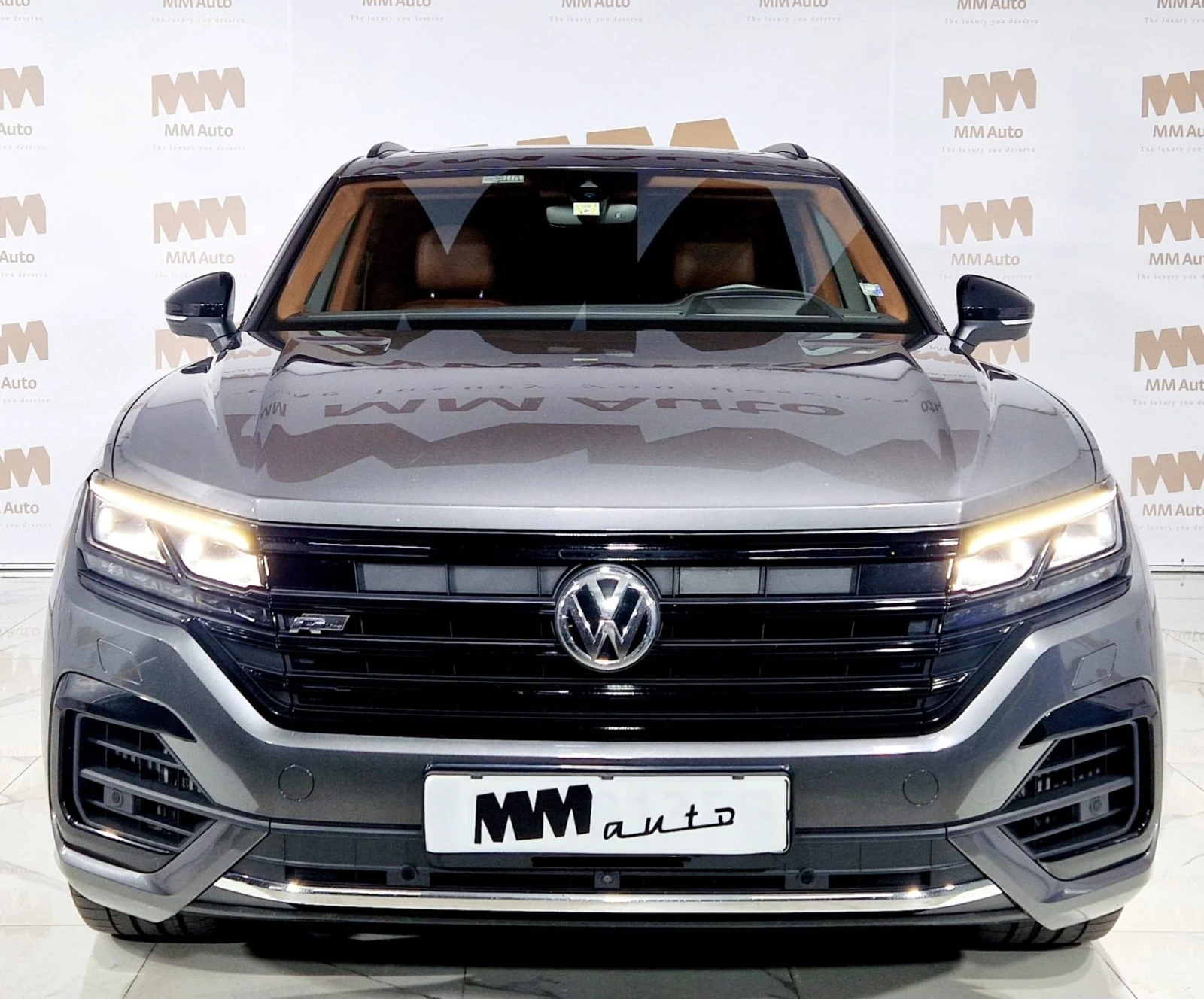 VW Touareg V8 TDI R line панорама памет Distronic въздух - изображение 4