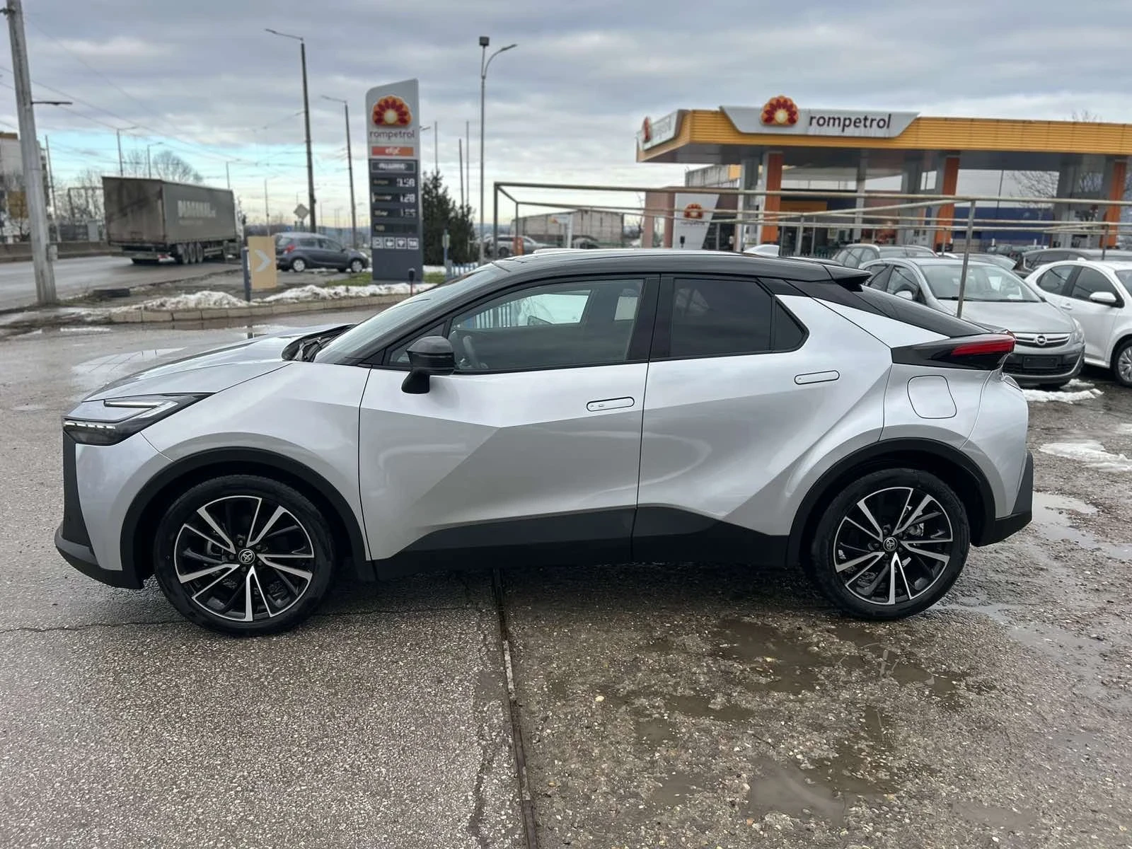 Toyota C-HR  - изображение 4