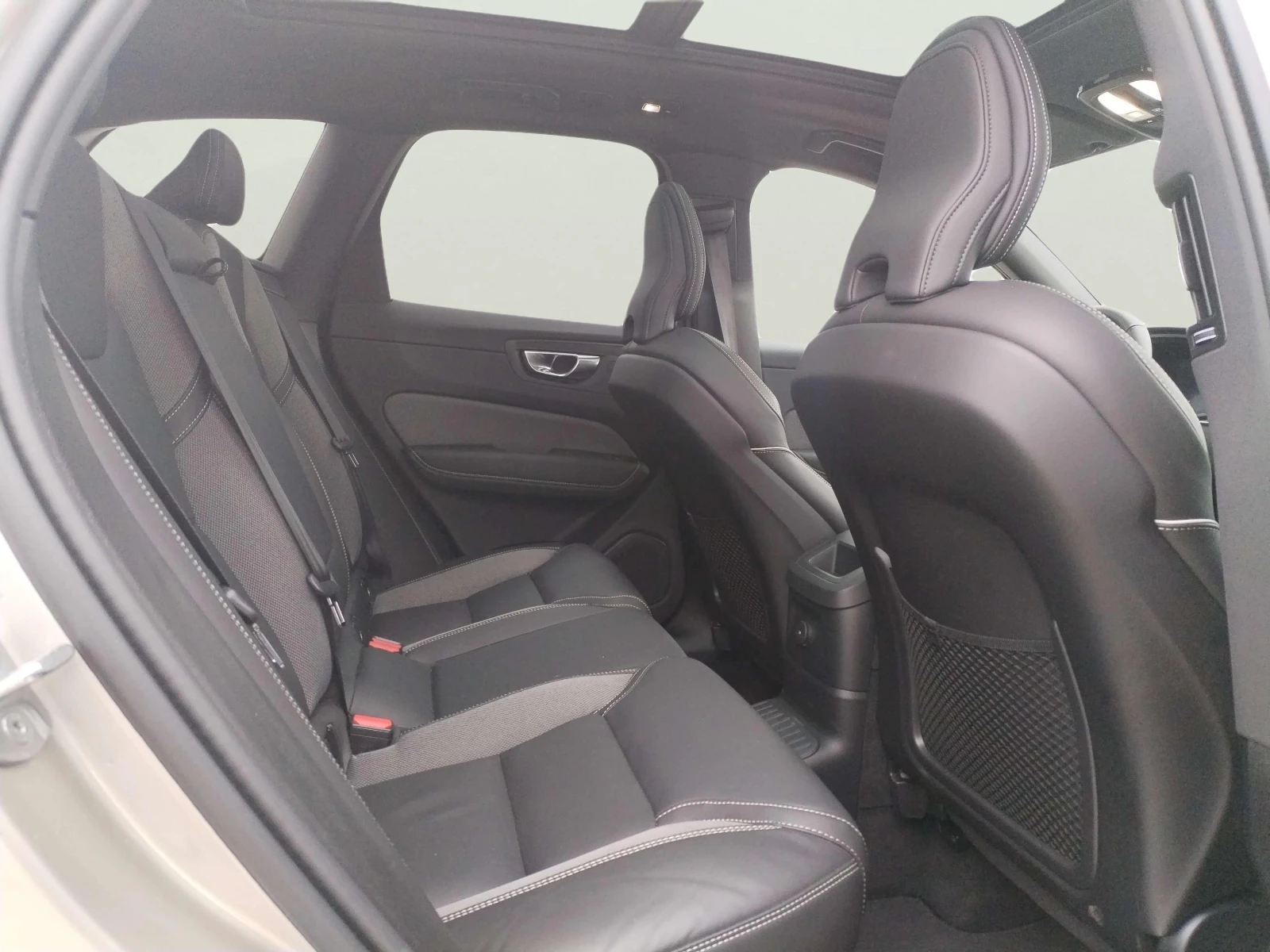 Volvo XC60 2.0 T6 - изображение 10