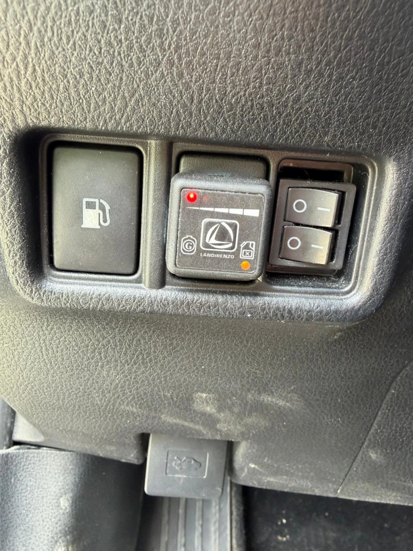 Toyota C-HR НОВА АГУ* ТАКСИ ОТ 10.25Г* ОБОРУДВАН С АПАРАТ - изображение 8