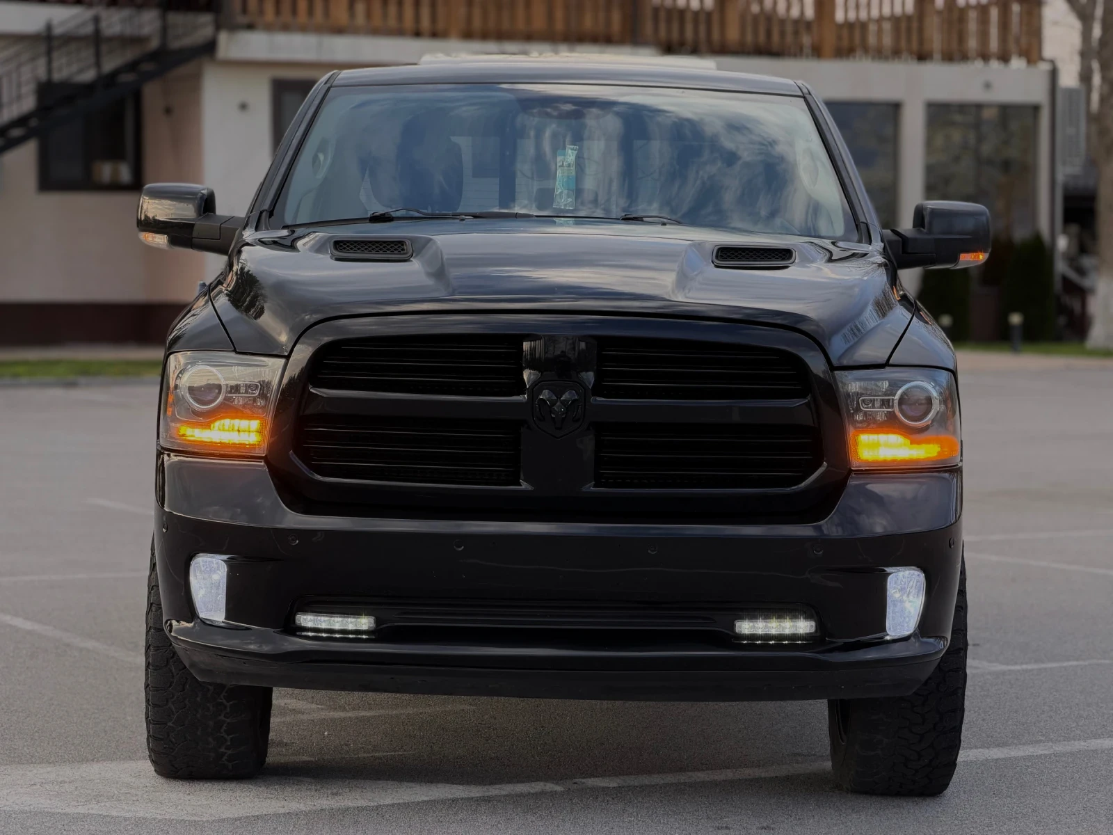 Dodge RAM 1500 5.7 Hemi * BLACK EDITION/УНИКАТ/LPG* , снимка 2 - Автомобили и джипове - 54092561