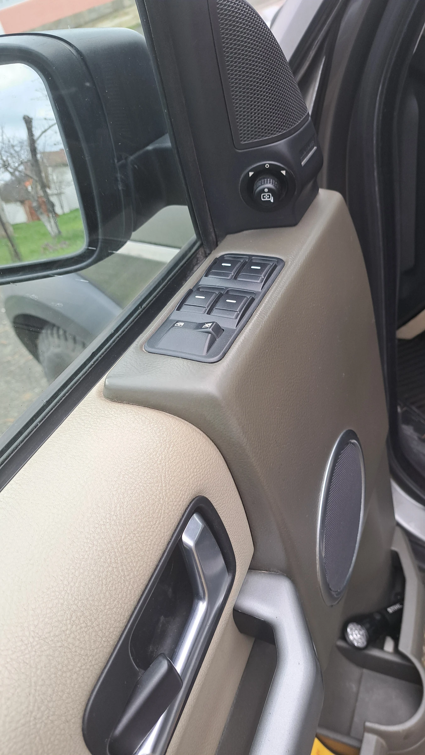 Land Rover Discovery 2.7TDI 7 МЕСТЕН, снимка 6 - Автомобили и джипове - 54119146