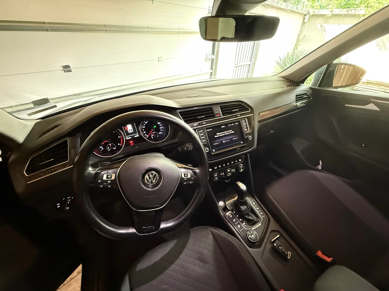 VW Tiguan, снимка 3 - Автомобили и джипове - 54855519