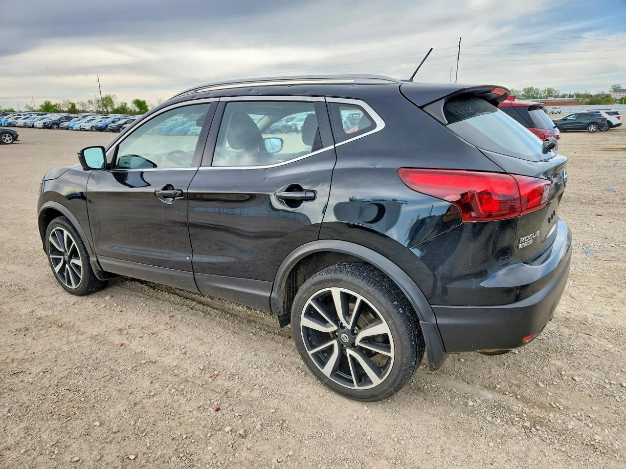 Nissan Rogue 2.0l Sport Sl, снимка 2 - Автомобили и джипове - 54920317
