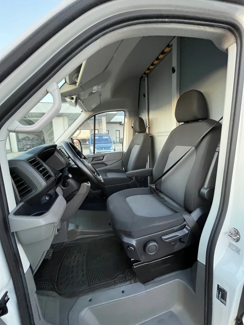 VW Crafter 2.0 Автоматик Топ състоянив, снимка 11 - Бусове и автобуси - 52742438