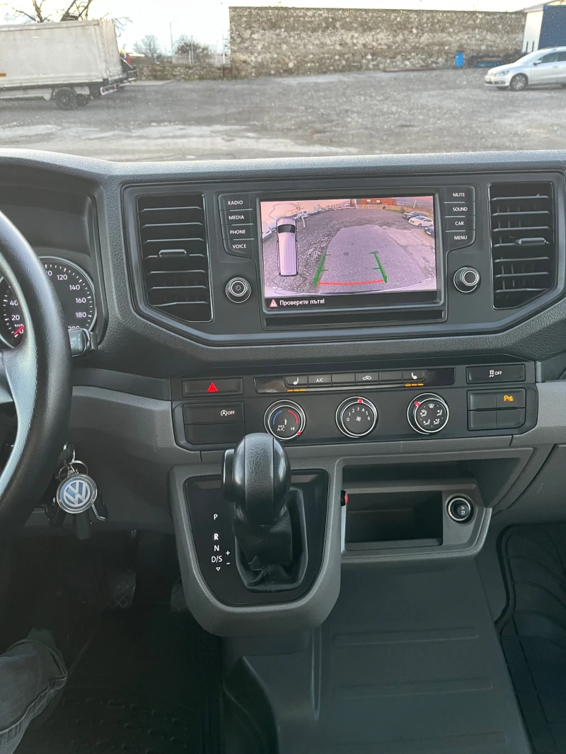 VW Crafter 2.0 Автоматик Топ състоянив, снимка 14 - Бусове и автобуси - 52742438