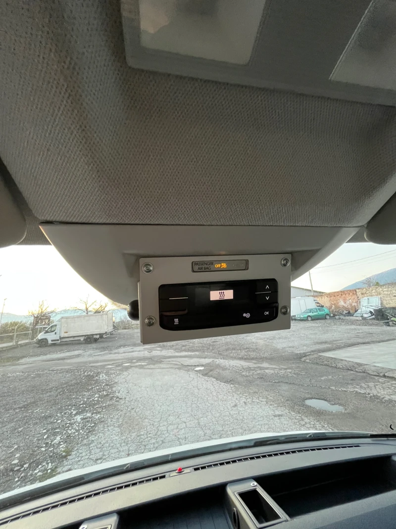 VW Crafter 2.0 Автоматик Топ състоянив, снимка 12 - Бусове и автобуси - 52742438