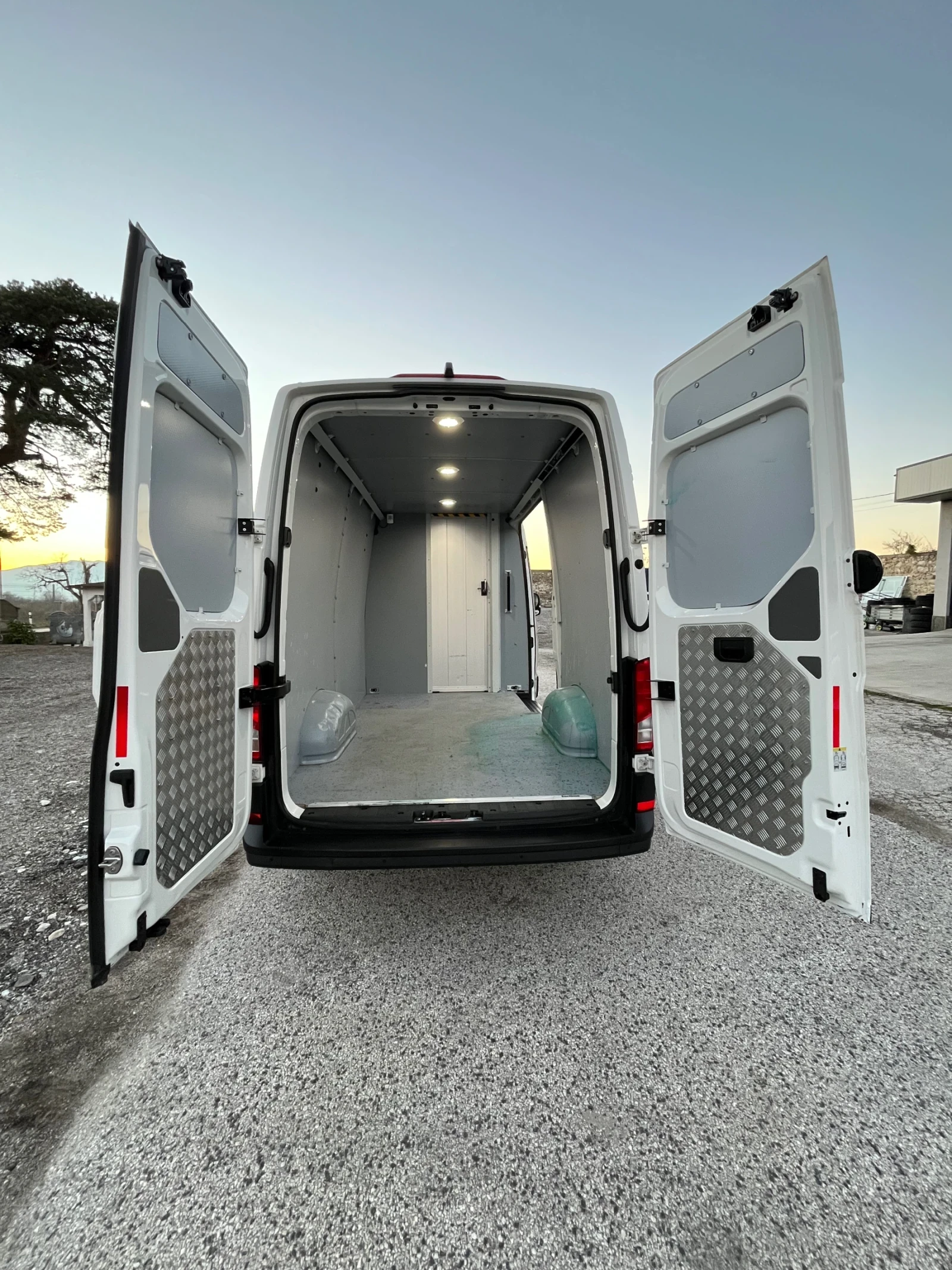 VW Crafter 2.0 Автоматик Топ състоянив - изображение 10