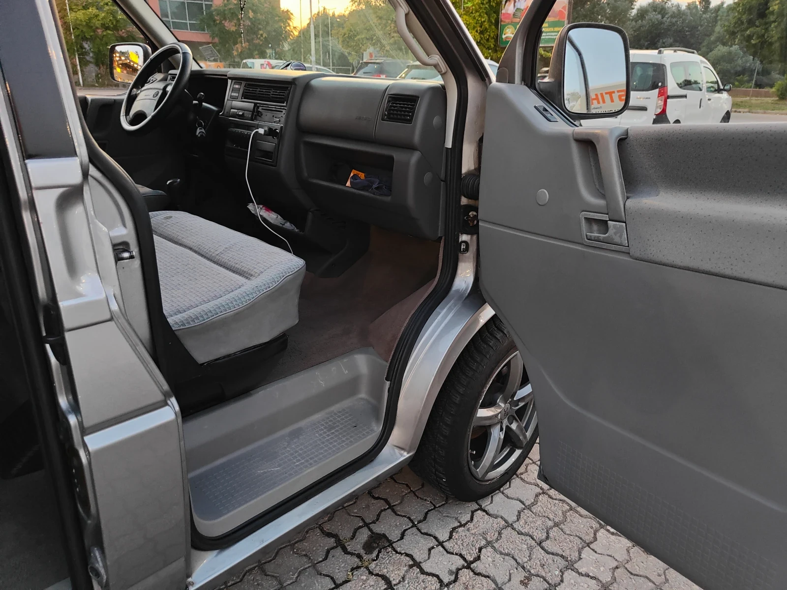 VW T4 Нов внос 2.5 TDI 102ps, снимка 13 - Бусове и автобуси - 55513792