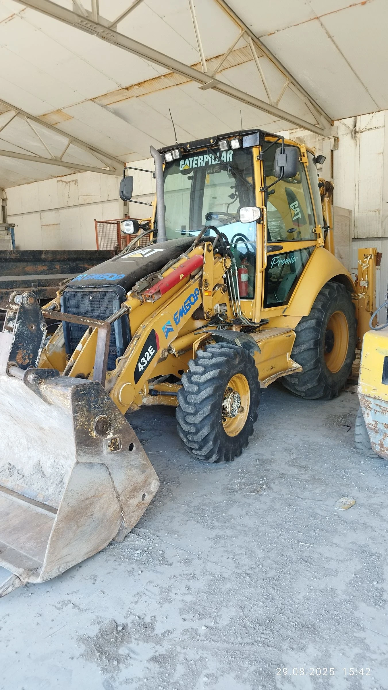 Багер Caterpillar 432E - изображение 2
