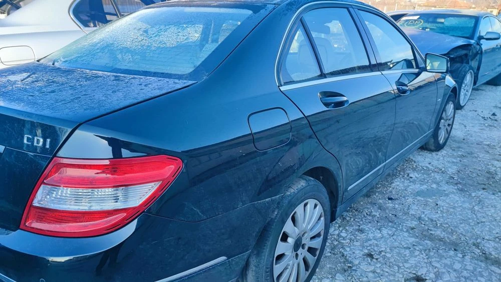 Mercedes W204 Мерцедес C на части Двигател Кутия Решетка Броня Врати