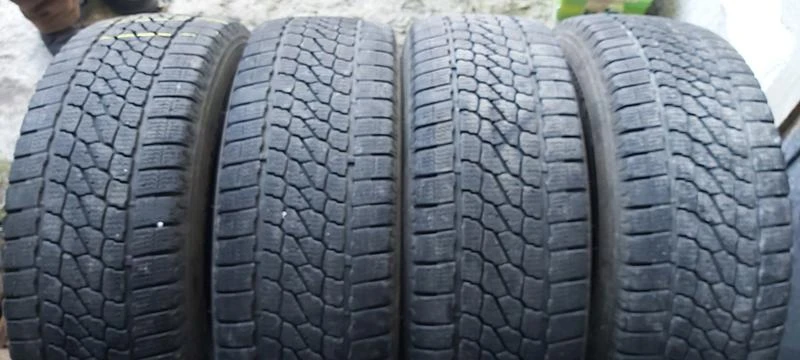 Гуми Зимни 235/65R16, снимка 1 - Гуми и джанти - 35124896