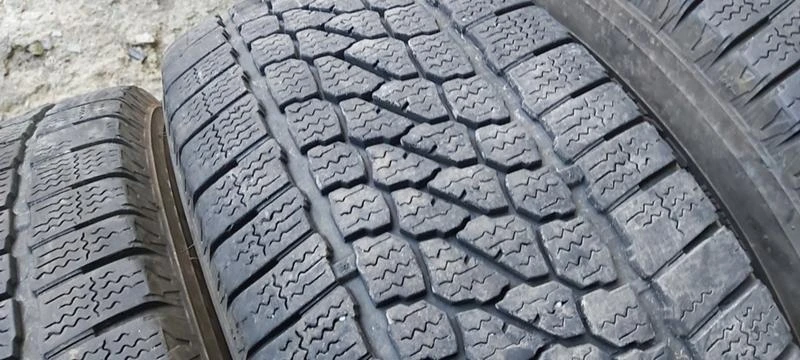 Гуми Зимни 235/65R16, снимка 6 - Гуми и джанти - 35124896