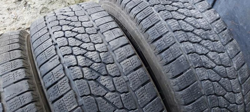 Гуми Зимни 235/65R16, снимка 4 - Гуми и джанти - 35124896