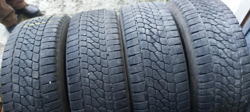 Гуми Зимни 235/65R16, снимка 2 - Гуми и джанти - 35124896