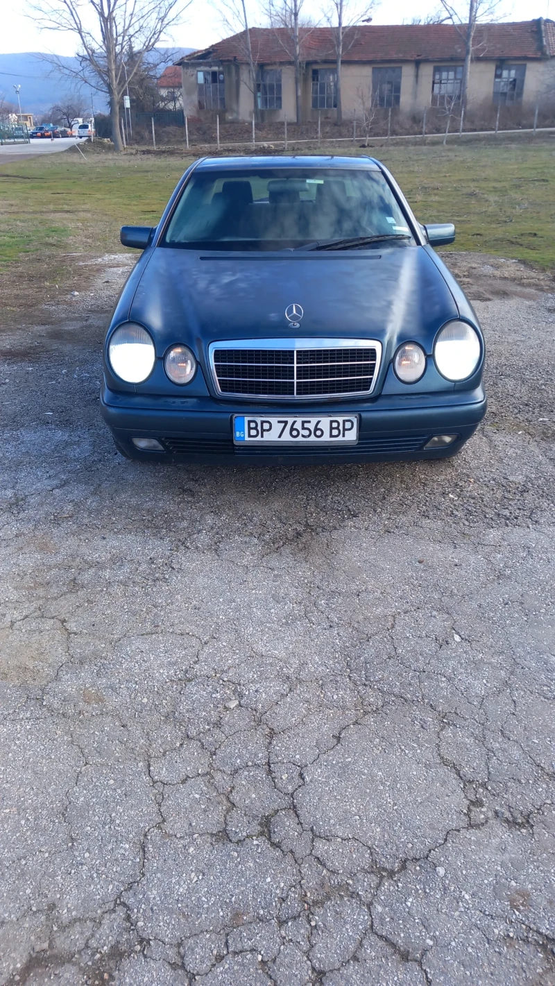 Mercedes-Benz E 200, снимка 1 - Автомобили и джипове - 48799559