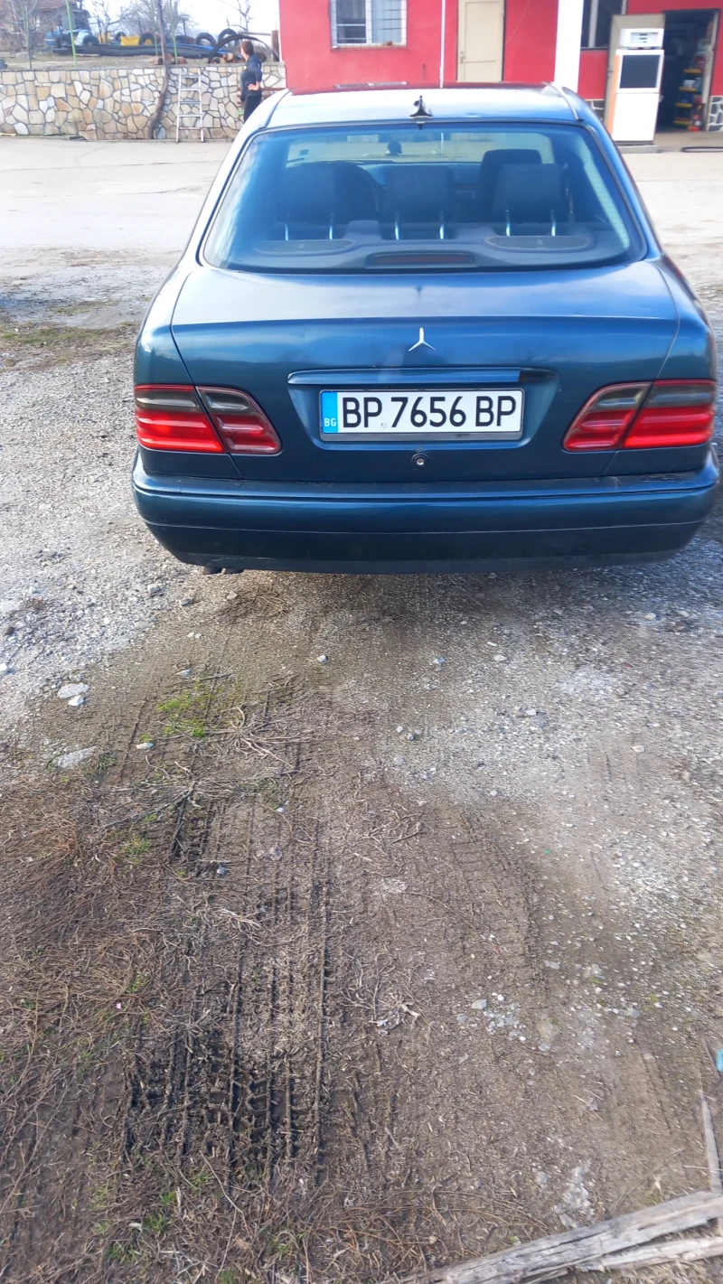 Mercedes-Benz E 200, снимка 2 - Автомобили и джипове - 48799559