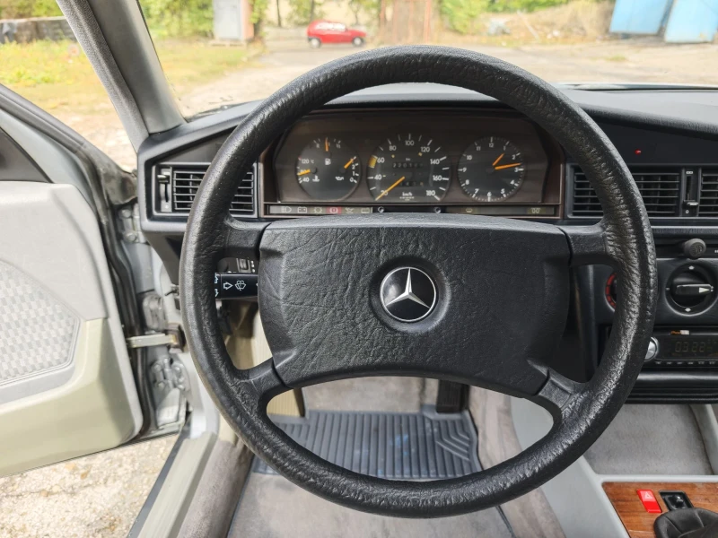 Mercedes-Benz 190, снимка 13 - Автомобили и джипове - 52018249