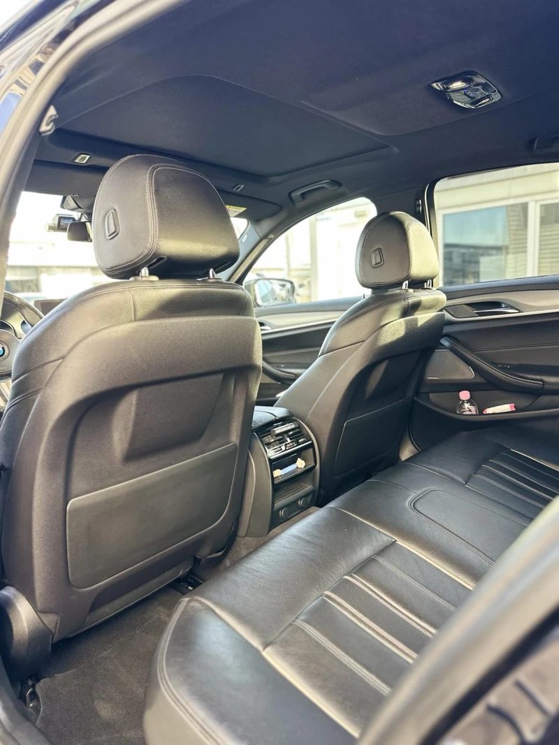 BMW 530 530d xDrive M Sport, снимка 8 - Автомобили и джипове - 52245905
