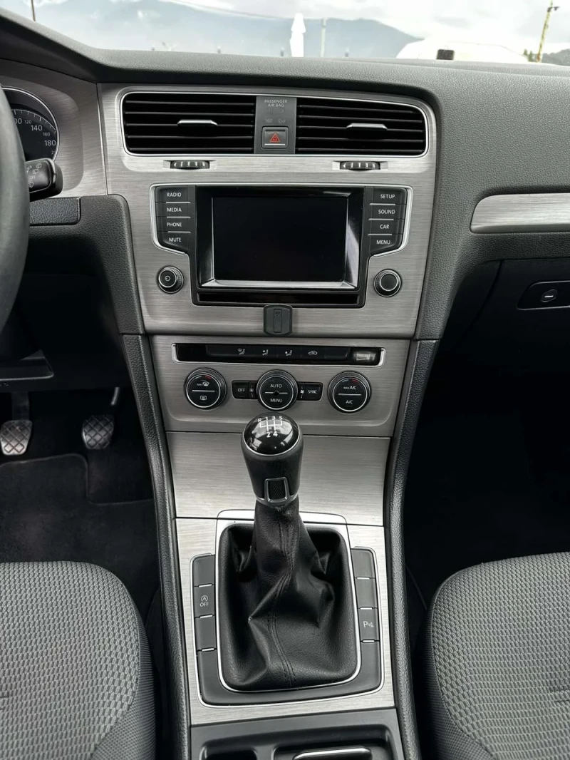 VW Golf 1.6, снимка 7 - Автомобили и джипове - 52524670