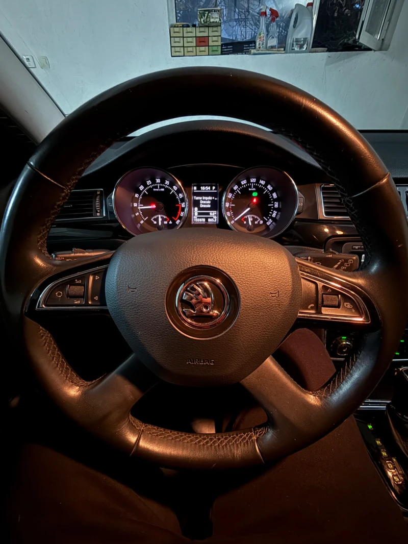 Skoda Superb 2.0 TDI* 4x4* PANO* 170hp* DSG 6ск* FACE, снимка 10 - Автомобили и джипове - 52627742