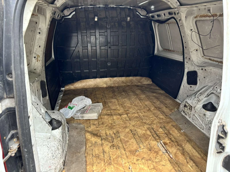 Dacia Logan, снимка 5 - Автомобили и джипове - 52663159