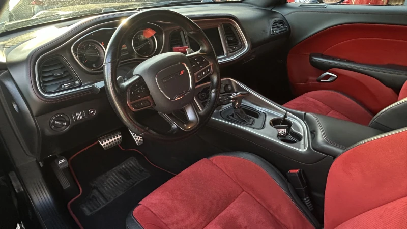 Dodge Challenger R/T, снимка 11 - Автомобили и джипове - 53010649