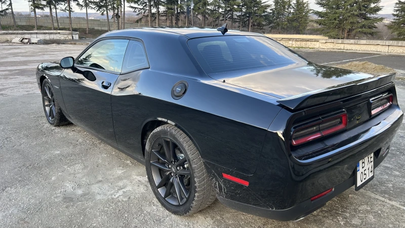 Dodge Challenger R/T, снимка 6 - Автомобили и джипове - 53010649