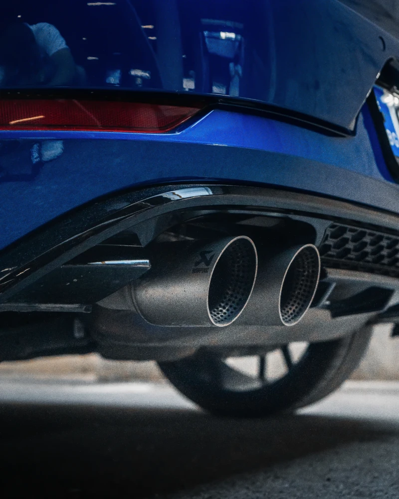 VW Golf R MK7.5 PERFORMANCE PACK AKRAPOVIC От Порше София, снимка 16 - Автомобили и джипове - 53050302