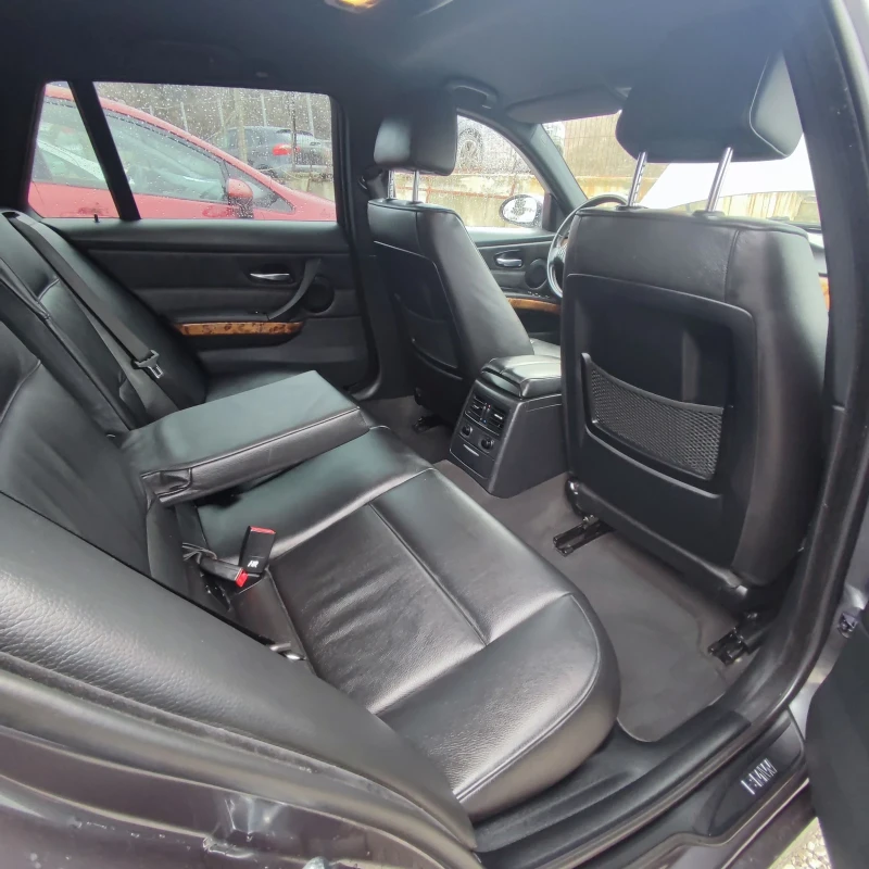 BMW 320 i* NAVI* KSENON* КОЖА* 150кс* , снимка 14 - Автомобили и джипове - 53383293