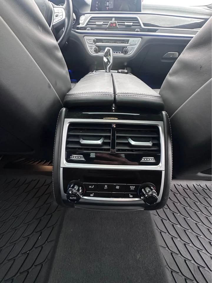 BMW 750 XDR* CARFAX* АВТОФИНАНСИРАНЕ БЕЗ ПЪРВОНАЧАЛНА ВНОС, снимка 12 - Автомобили и джипове - 53273178