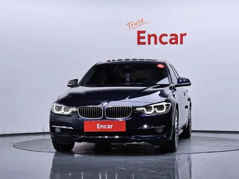 BMW 320 i - САМО 30% АВАНС, снимка 5 - Автомобили и джипове - 56304560