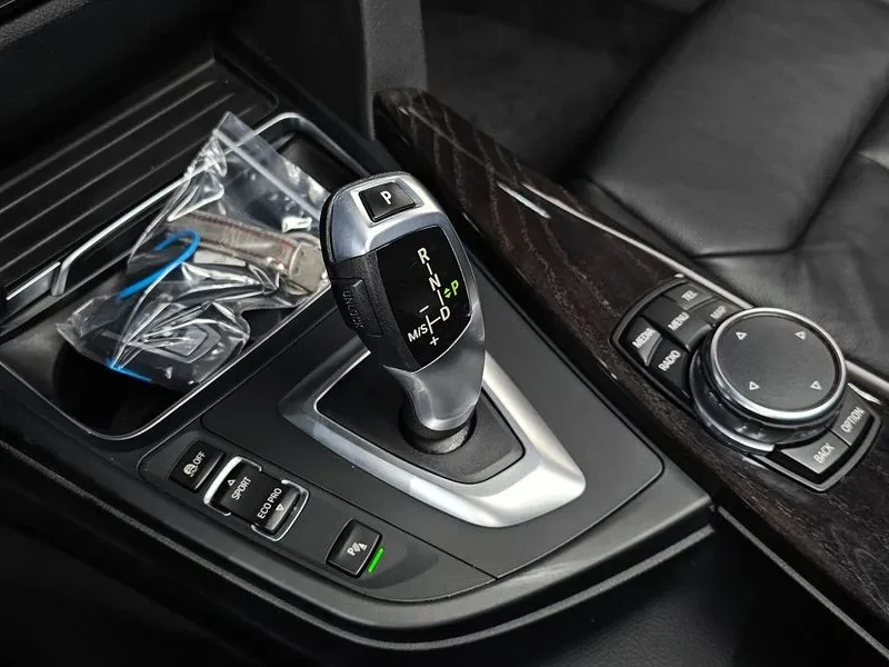 BMW 320 i - САМО 30% АВАНС, снимка 17 - Автомобили и джипове - 56304560