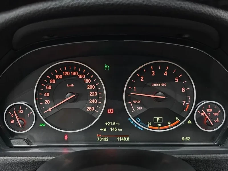 BMW 320 i - САМО 30% АВАНС, снимка 16 - Автомобили и джипове - 56304560