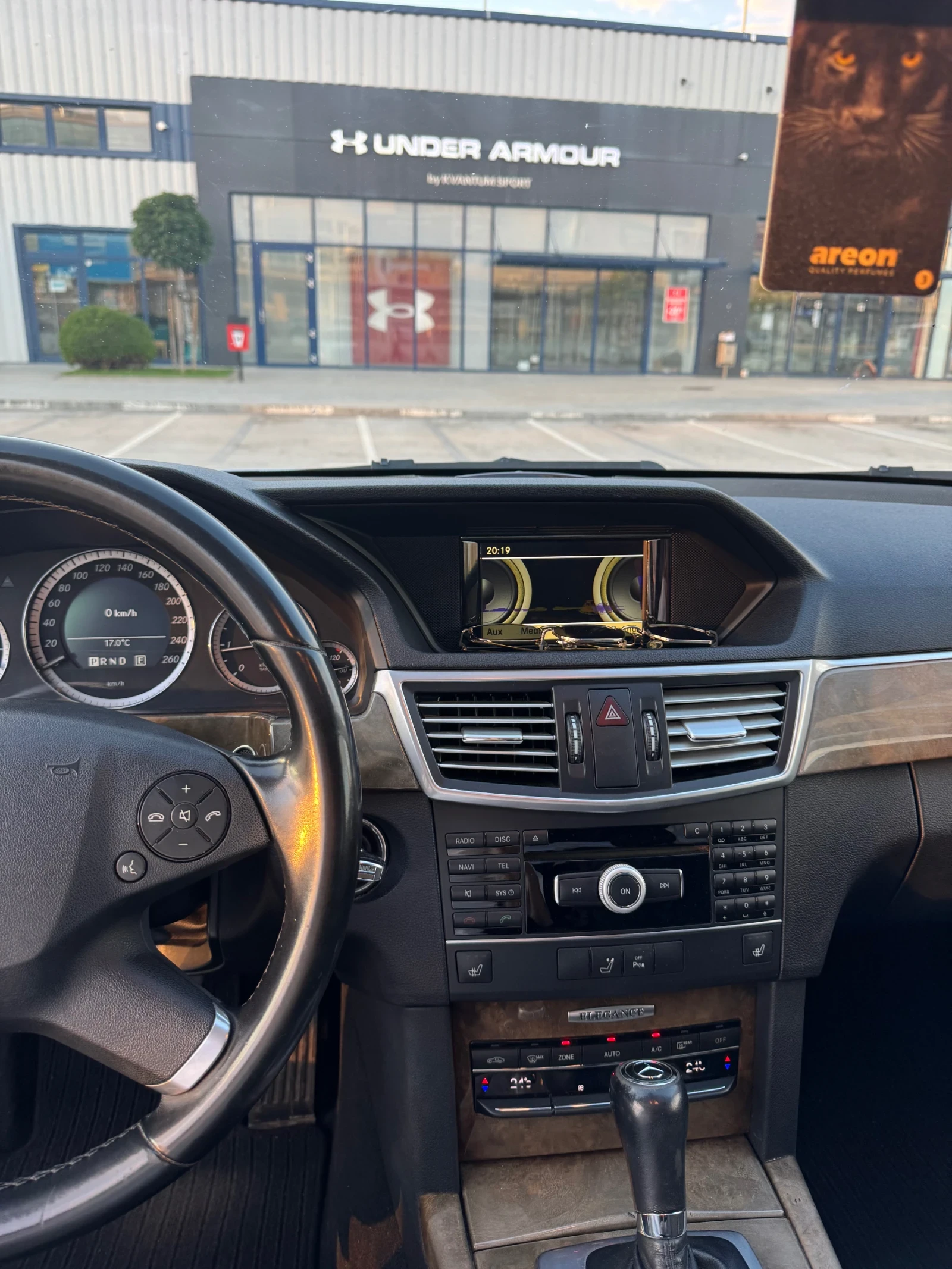 Mercedes-Benz E 220  - изображение 8
