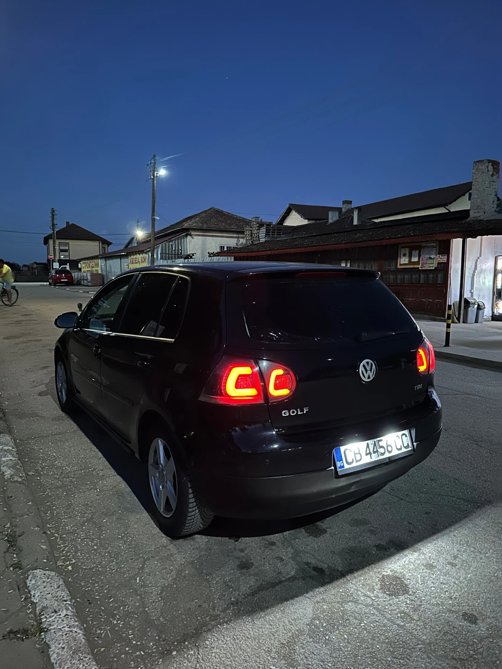 VW Golf 1.6 Газ-бензин - изображение 6